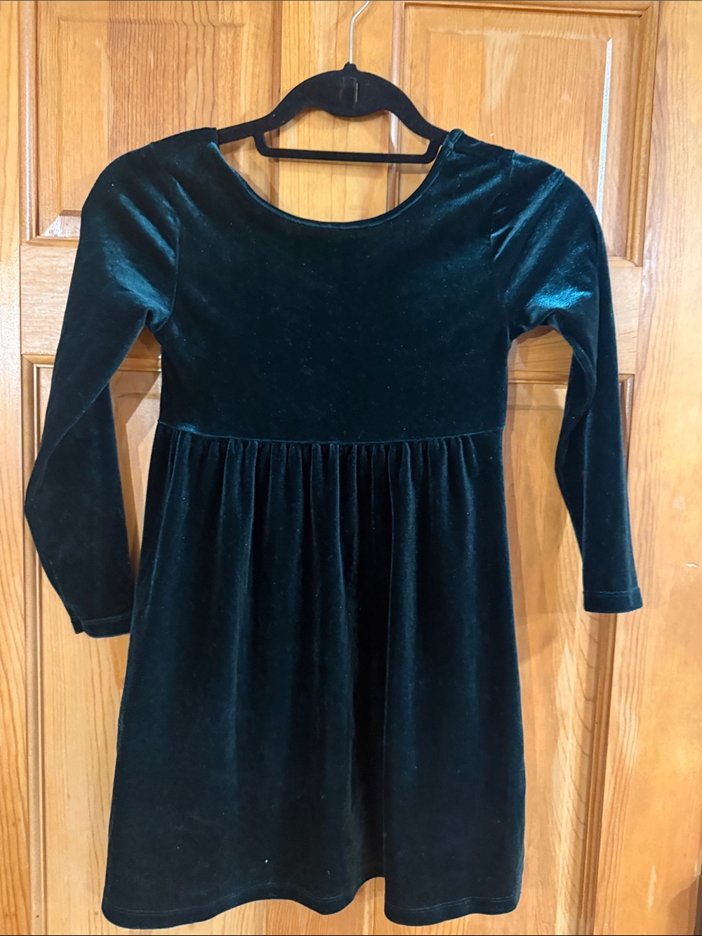 Old Navy green long sleeve velvet Christmas dress size medium.